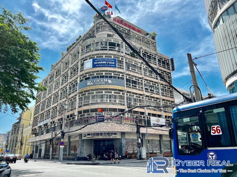 VAR Building
