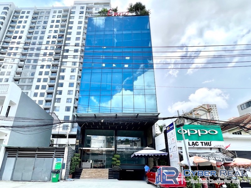 XL Building